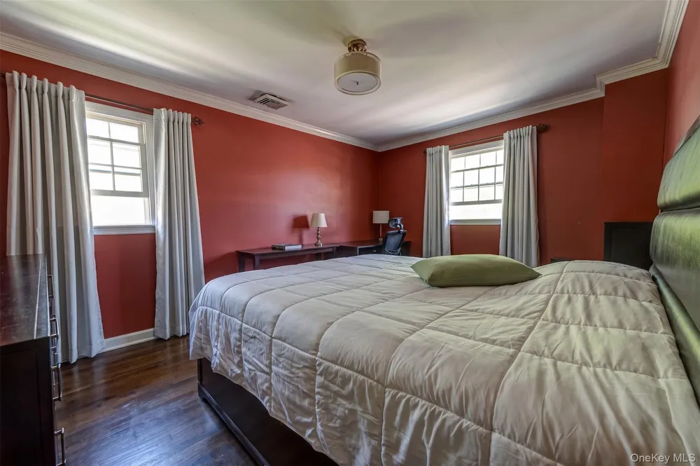 220 Windsor Avenue Brightwaters, NY 11718