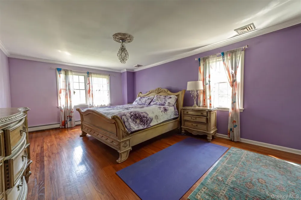 220 Windsor Avenue Brightwaters, NY 11718