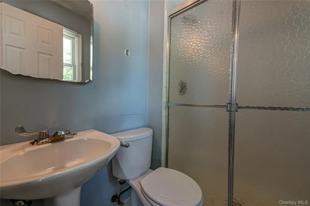 220 Windsor Avenue Brightwaters, NY 11718