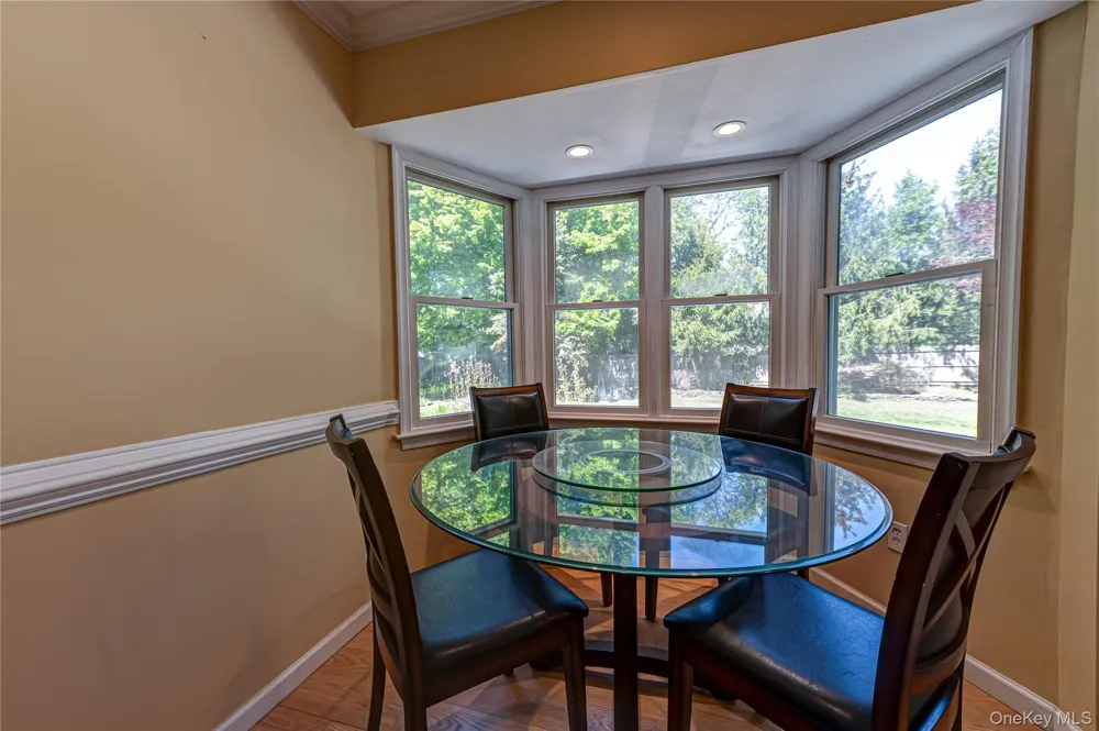 220 Windsor Avenue Brightwaters, NY 11718