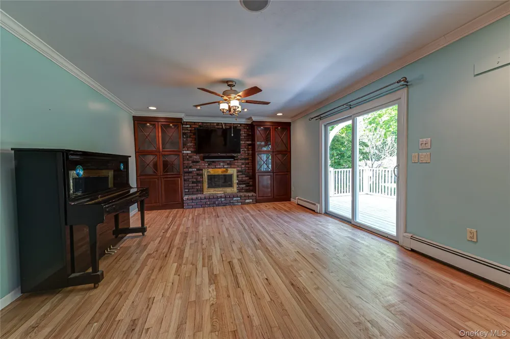 220 Windsor Avenue Brightwaters, NY 11718