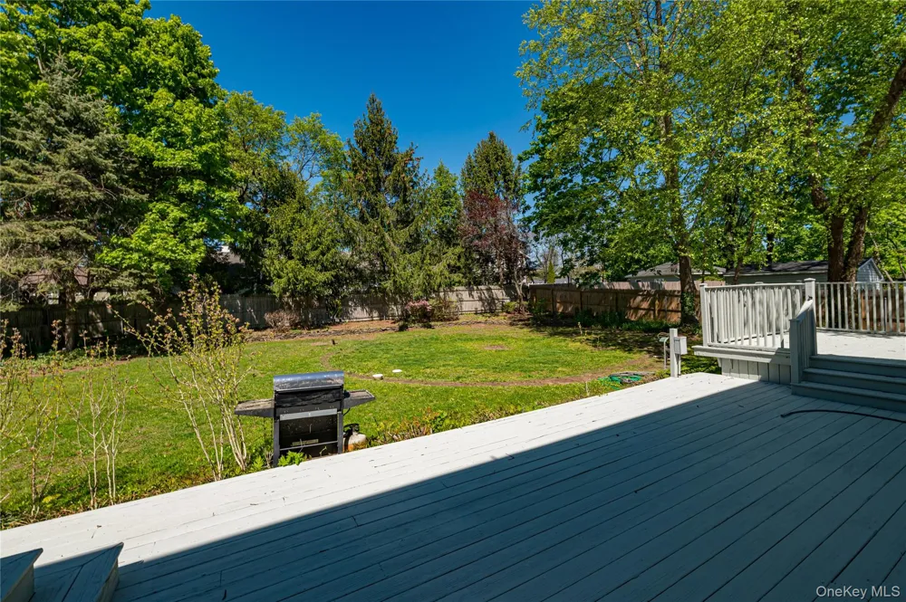 220 Windsor Avenue Brightwaters, NY 11718