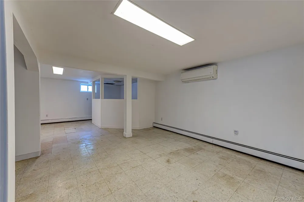 220 Windsor Avenue Brightwaters, NY 11718