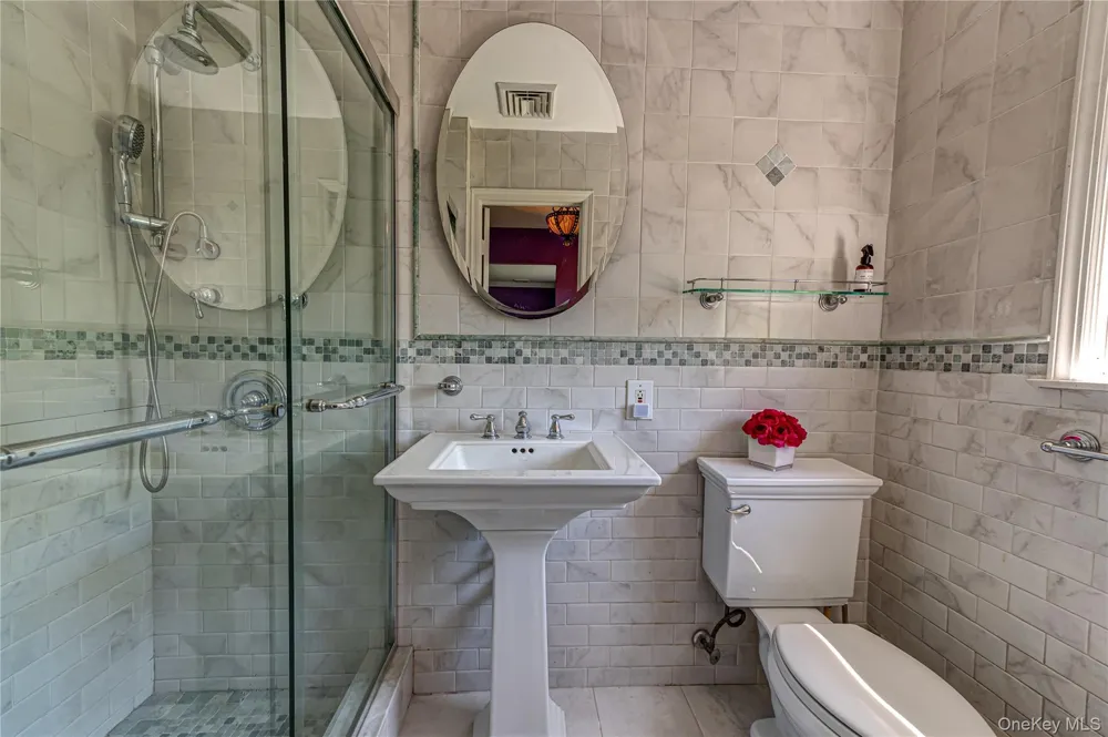 220 Windsor Avenue Brightwaters, NY 11718