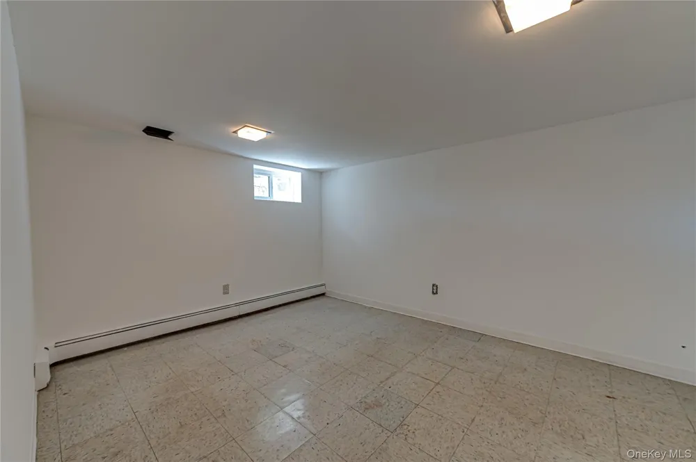 220 Windsor Avenue Brightwaters, NY 11718