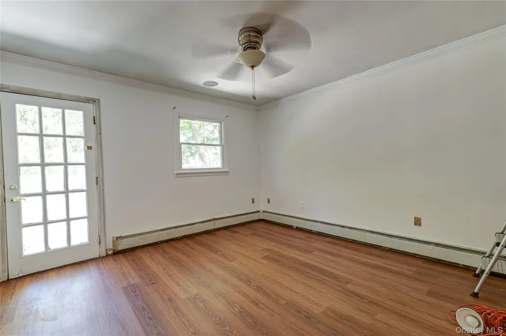 220 Windsor Avenue Brightwaters, NY 11718