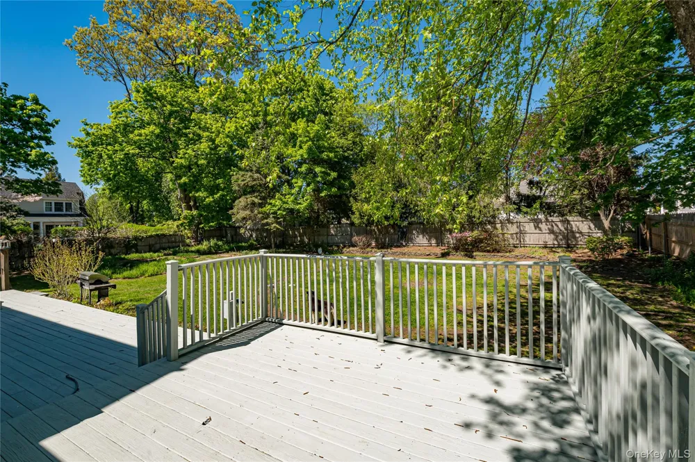 220 Windsor Avenue Brightwaters, NY 11718