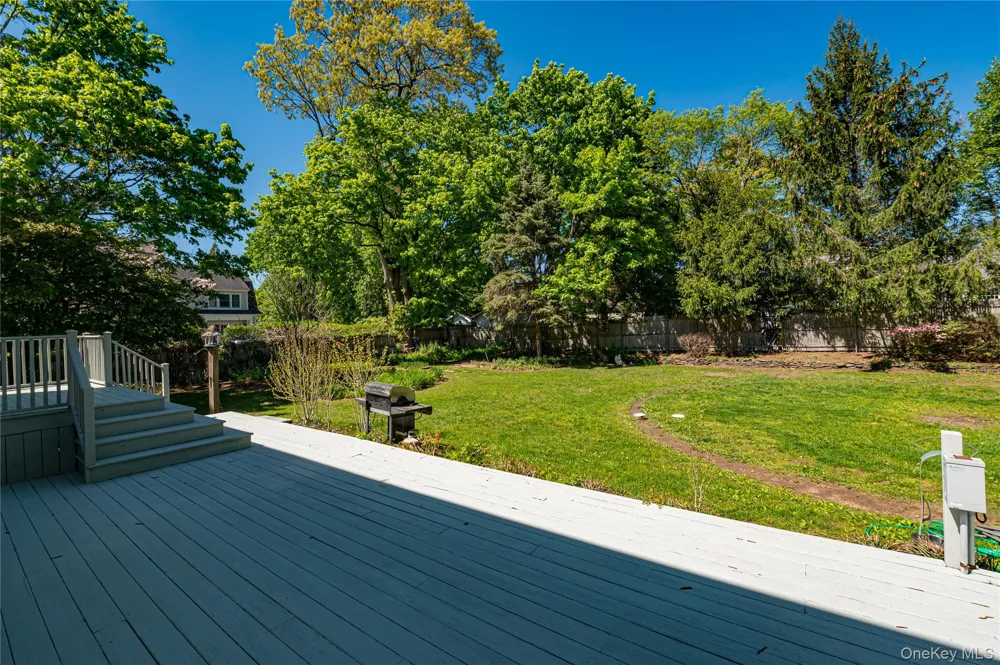 220 Windsor Avenue Brightwaters, NY 11718