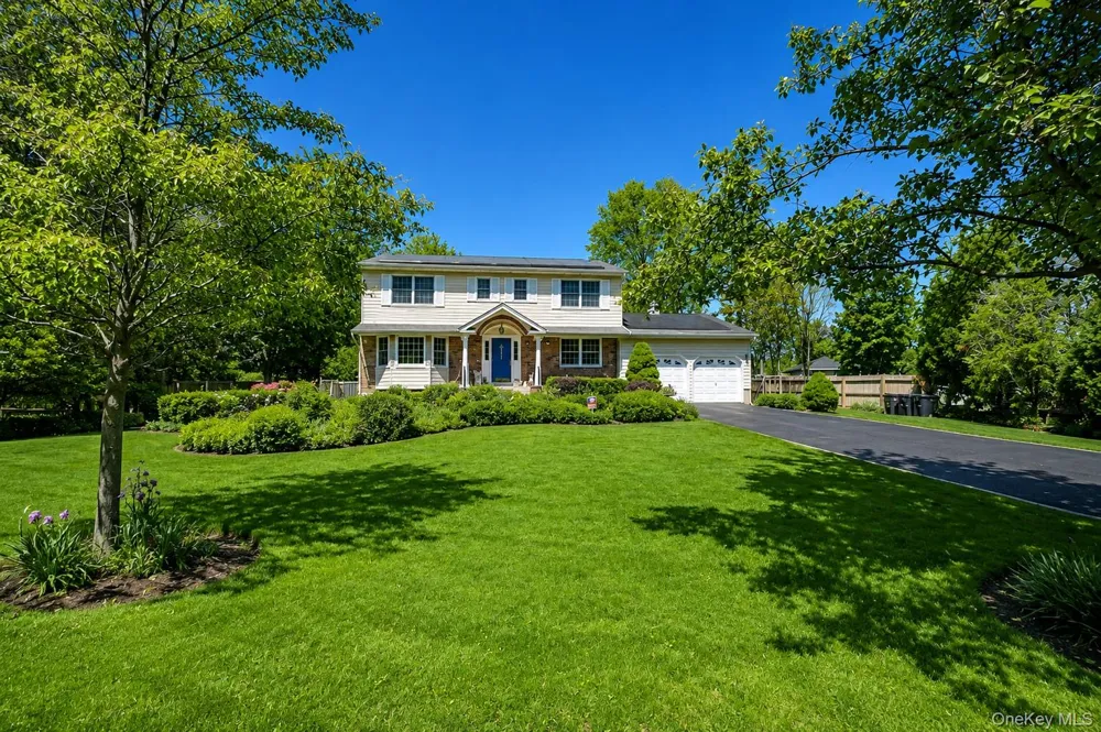220 Windsor Avenue Brightwaters, NY 11718