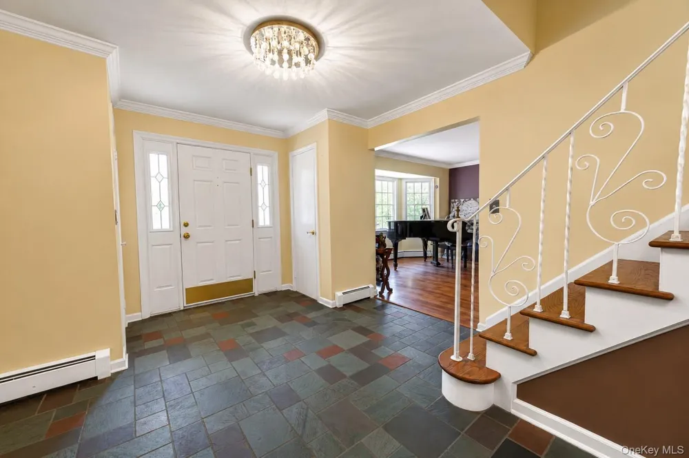 220 Windsor Avenue Brightwaters, NY 11718
