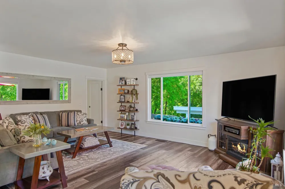 820 Warm Springs Road Kenwood, CA 95452