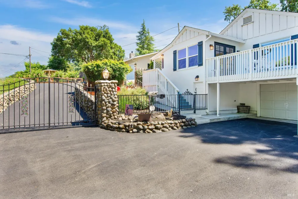 820 Warm Springs Road Kenwood, CA 95452