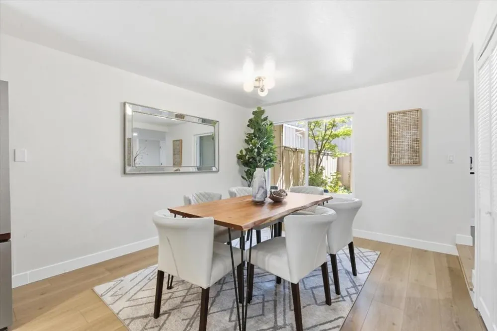 10157 Camberley Lane Cupertino, CA 95014