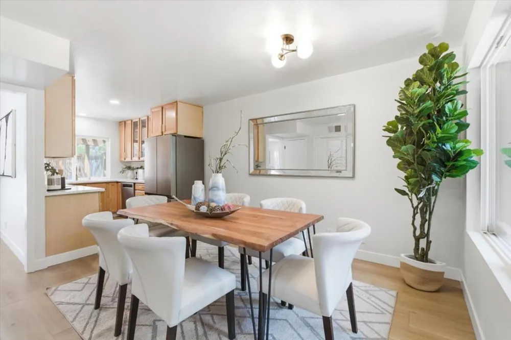 10157 Camberley Lane Cupertino, CA 95014