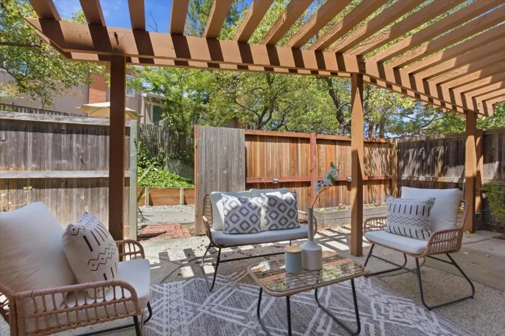 10157 Camberley Lane Cupertino, CA 95014