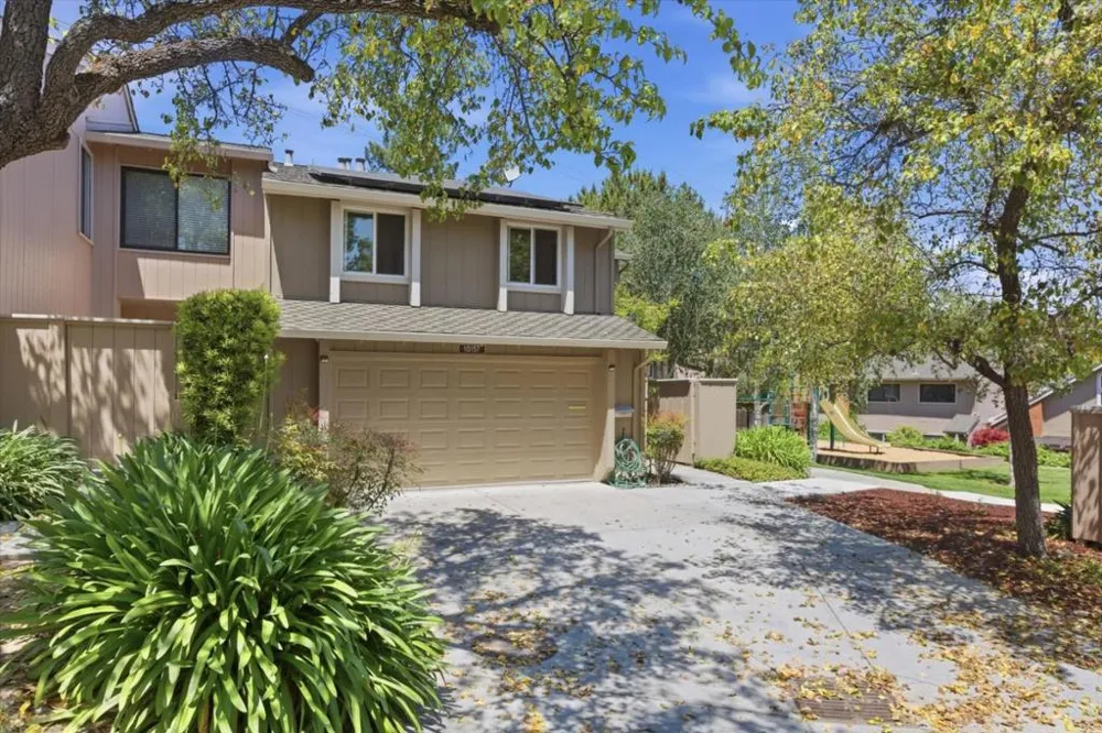 10157 Camberley Lane Cupertino, CA 95014