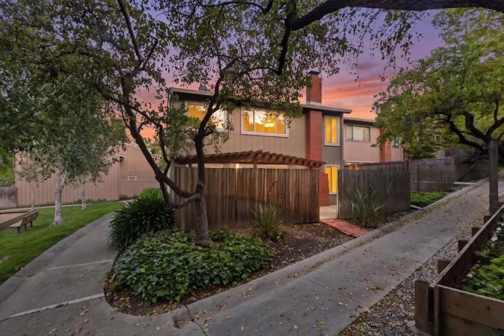 10157 Camberley Lane Cupertino, CA 95014