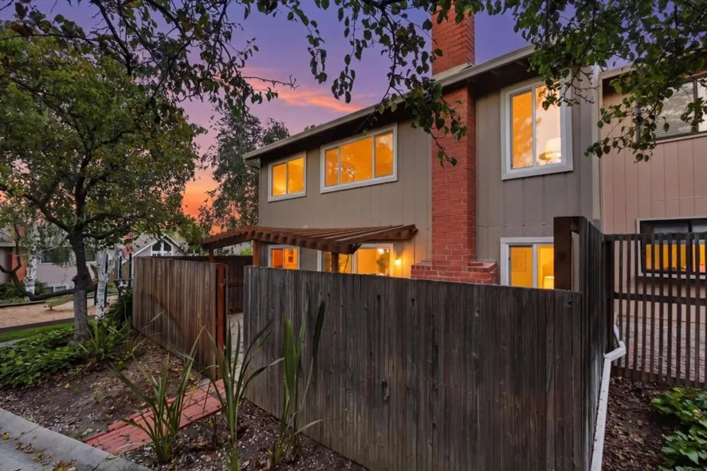 10157 Camberley Lane Cupertino, CA 95014