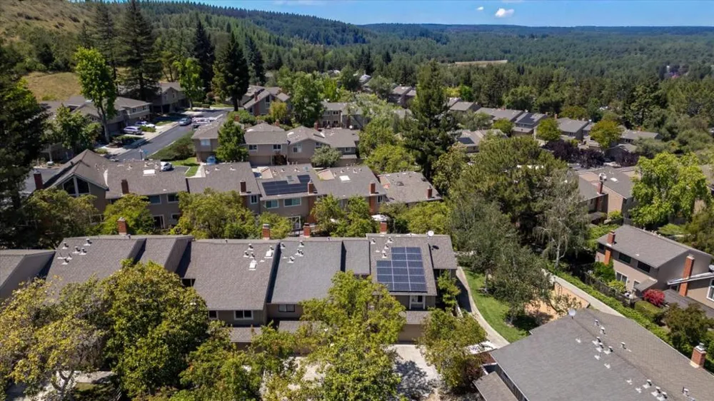 10157 Camberley Lane Cupertino, CA 95014