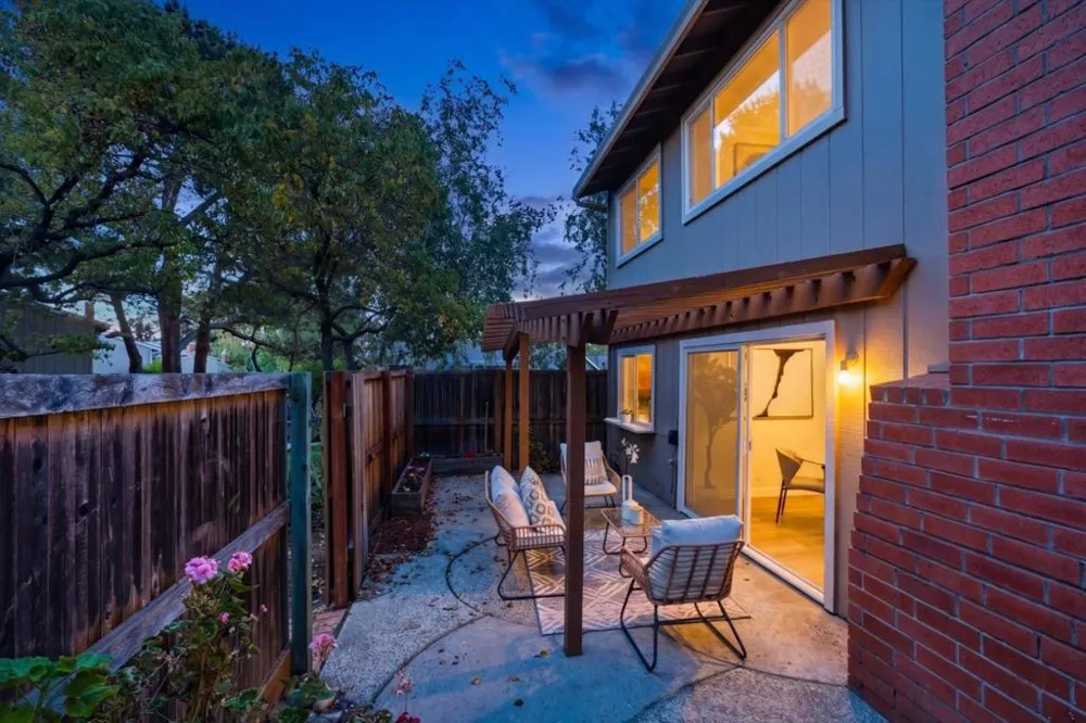 10157 Camberley Lane Cupertino, CA 95014