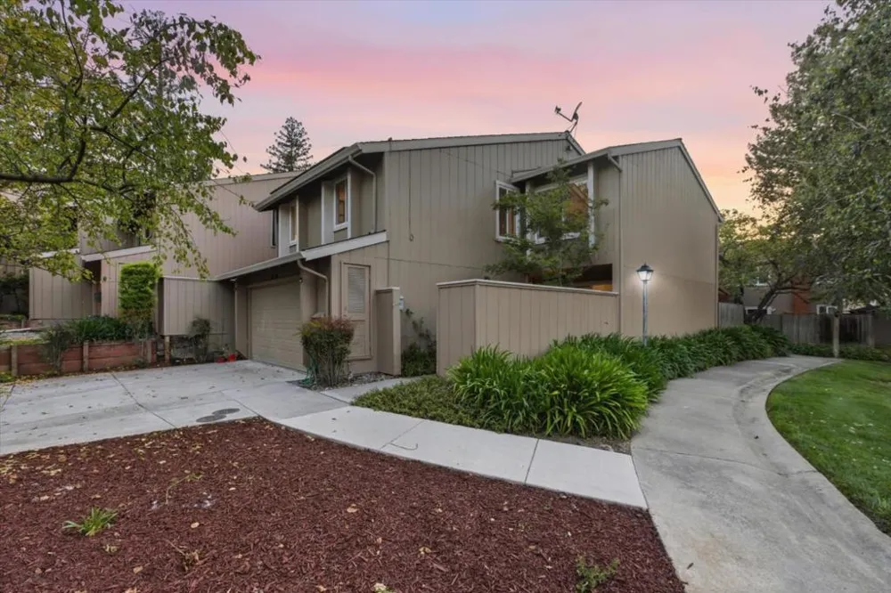 10157 Camberley Lane Cupertino, CA 95014