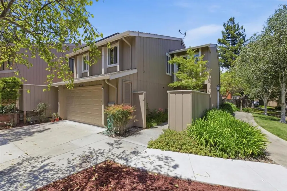 10157 Camberley Lane Cupertino, CA 95014