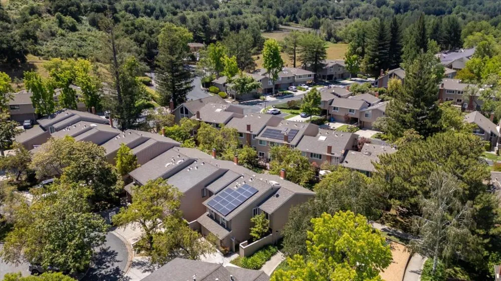 10157 Camberley Lane Cupertino, CA 95014