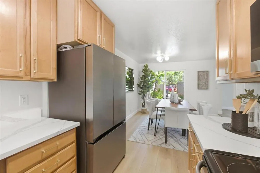 10157 Camberley Lane Cupertino, CA 95014