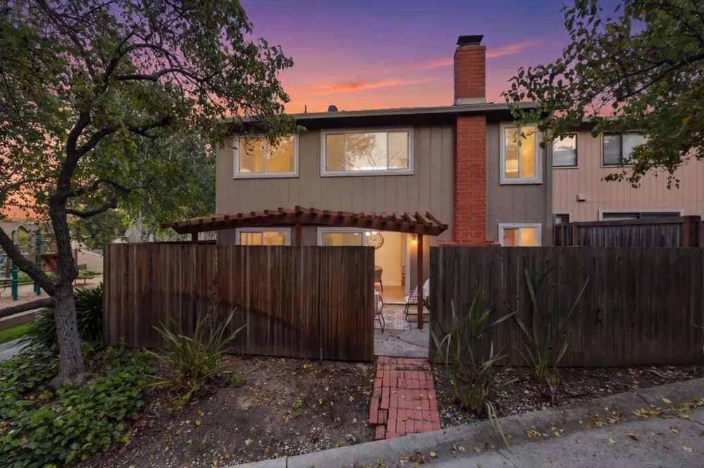 10157 Camberley Lane Cupertino, CA 95014