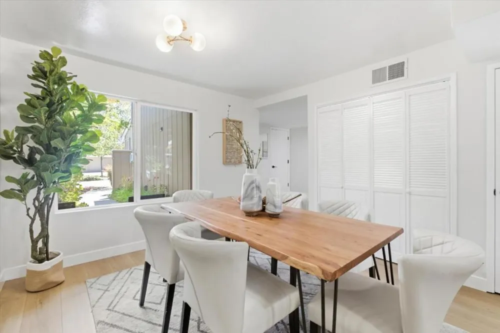 10157 Camberley Lane Cupertino, CA 95014