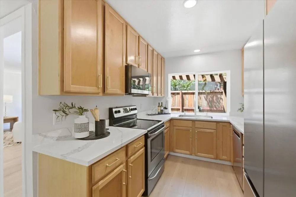 10157 Camberley Lane Cupertino, CA 95014