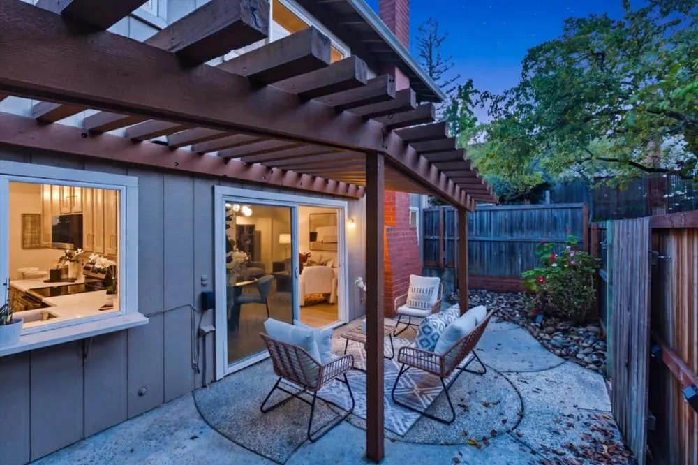 10157 Camberley Lane Cupertino, CA 95014