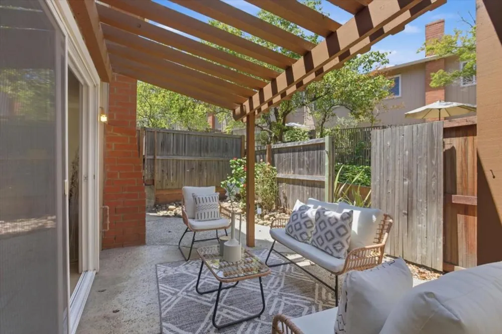 10157 Camberley Lane Cupertino, CA 95014