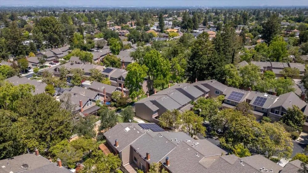 10157 Camberley Lane Cupertino, CA 95014