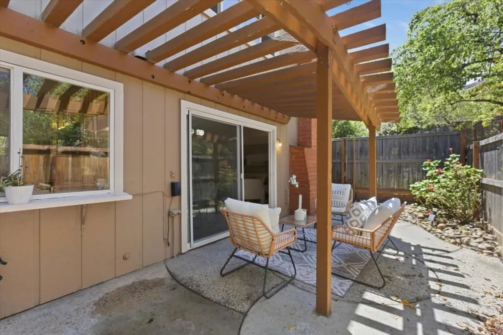 10157 Camberley Lane Cupertino, CA 95014