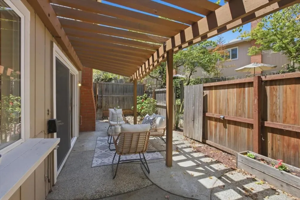 10157 Camberley Lane Cupertino, CA 95014