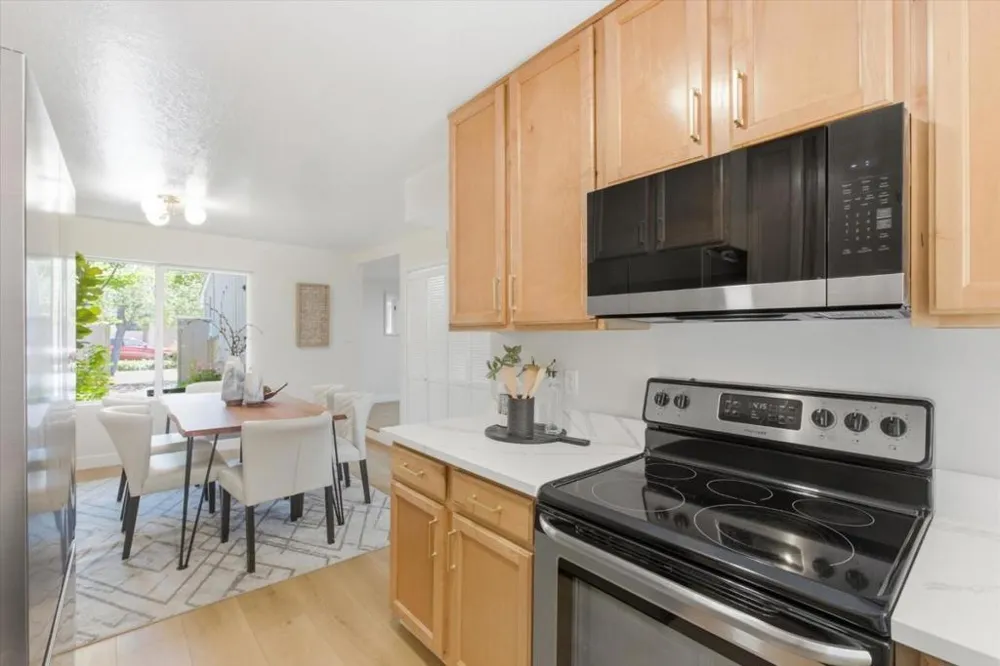 10157 Camberley Lane Cupertino, CA 95014