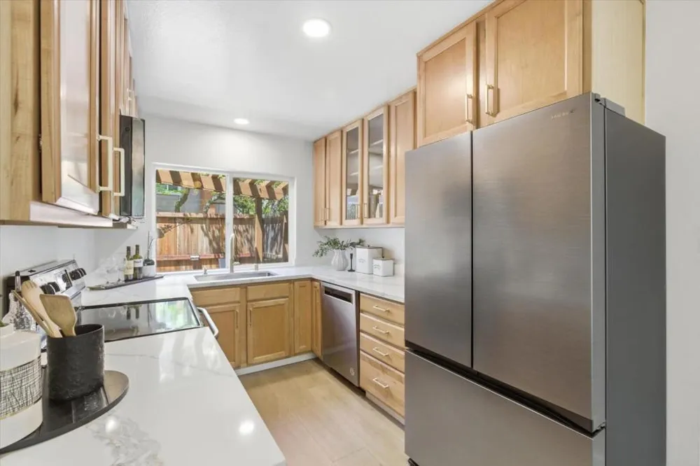 10157 Camberley Lane Cupertino, CA 95014