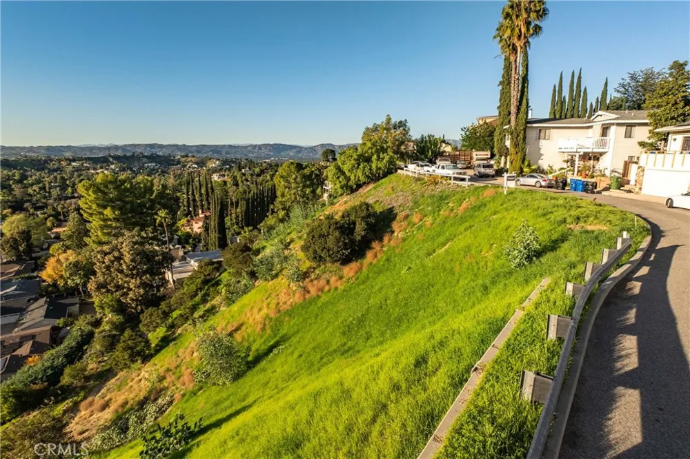 4340 SAN BLAS AVENUE Woodland Hills, CA 91364
