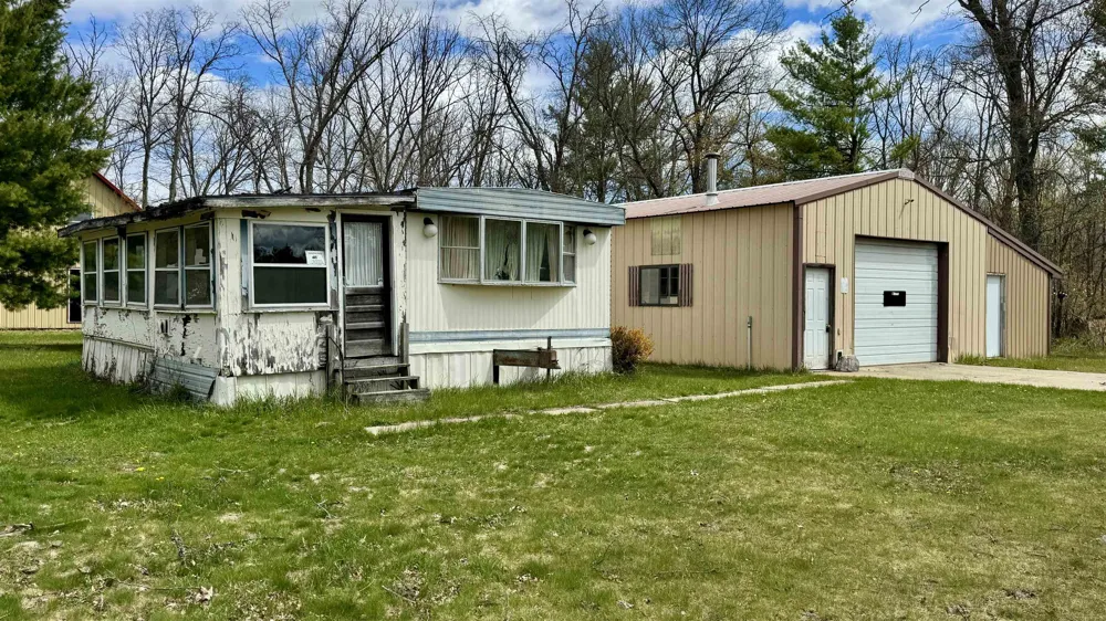 1496 17 Mile Road Middle Branch Township, MI 49665