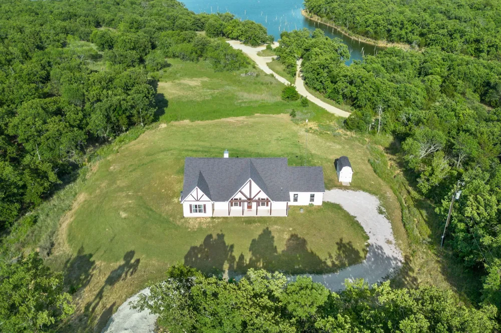 688 Sandstone Court Sunset, TX 76270