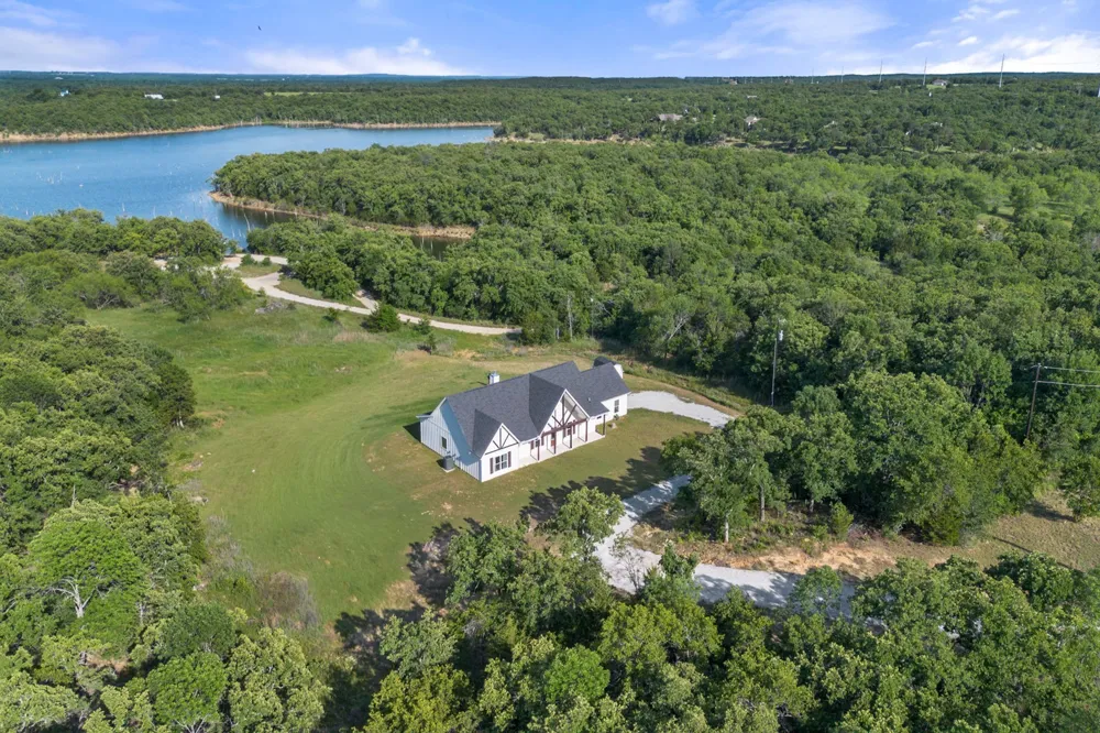 688 Sandstone Court Sunset, TX 76270