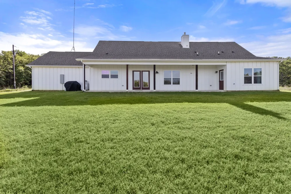 688 Sandstone Court Sunset, TX 76270