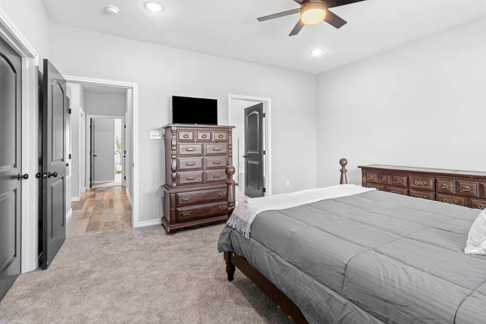 688 Sandstone Court Sunset, TX 76270