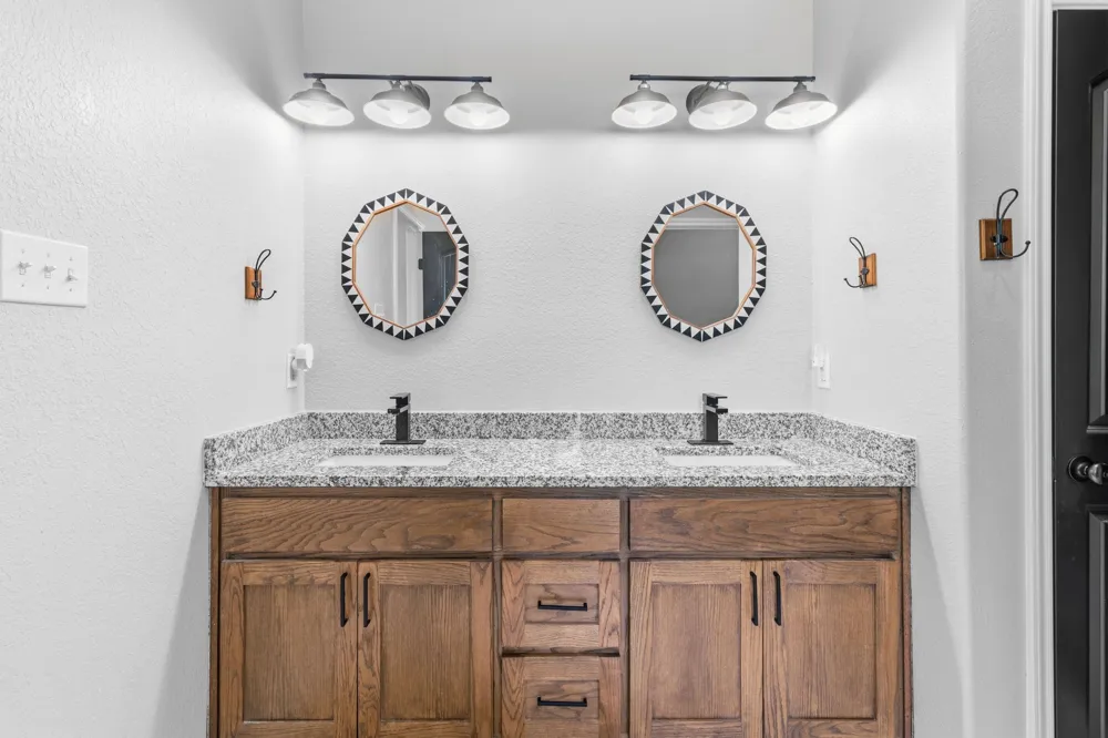 688 Sandstone Court Sunset, TX 76270