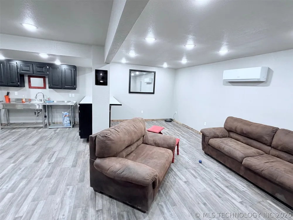 10569 Vickie Drive Kingston, OK 73439