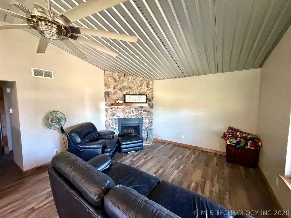 10569 Vickie Drive Kingston, OK 73439