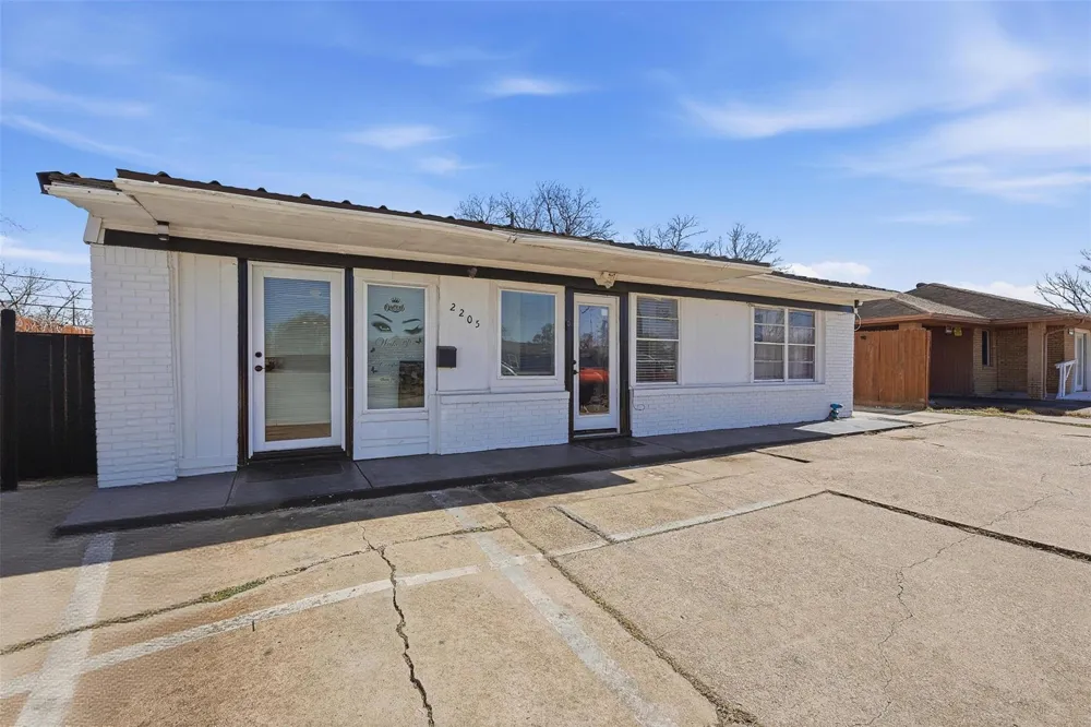 2205 Strawberry Road Pasadena, TX 77502