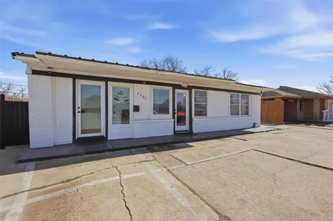 2205 Strawberry Road