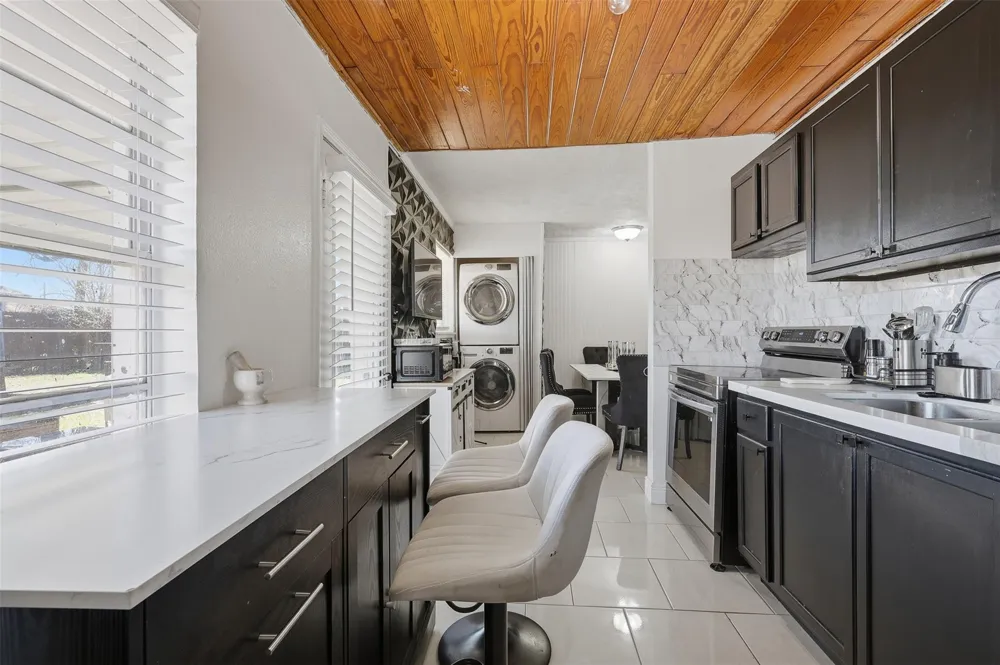 2205 Strawberry Road Pasadena, TX 77502